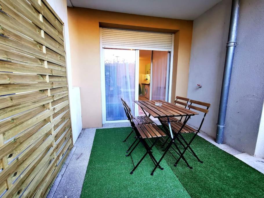 Grand Studio Lumineux Et Sa Terrasse Au Calme Tolosa Esterno foto